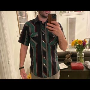 Wrangler short sleeve snap button shit. 80s/ 90s vibe